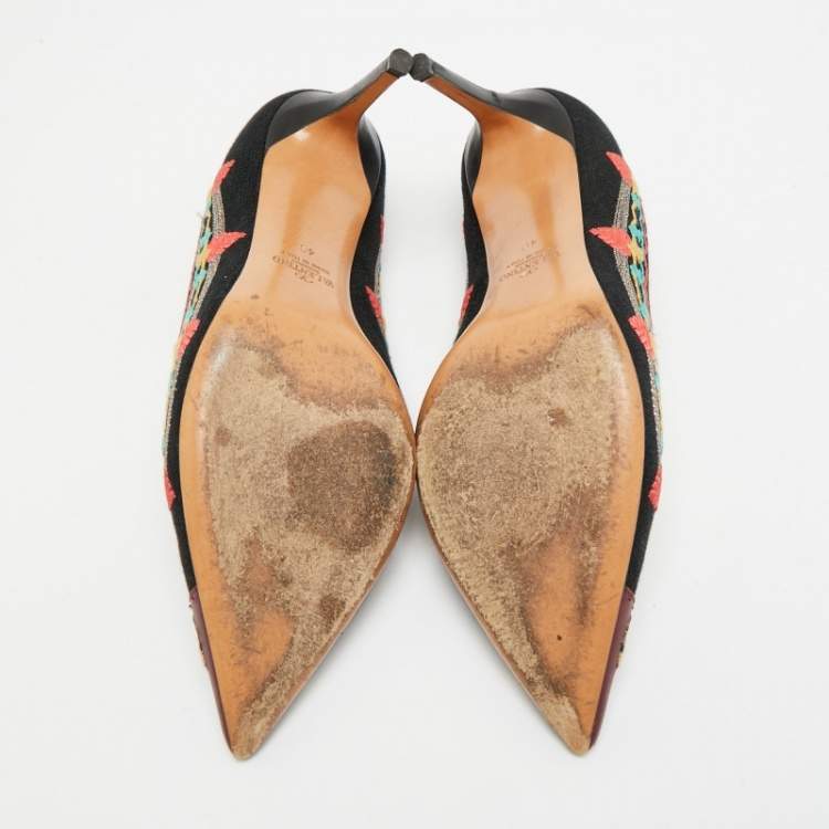 Pre Owned Valentino  Size 40 Black Canvas and Leather Kilim Embroidered Pumps