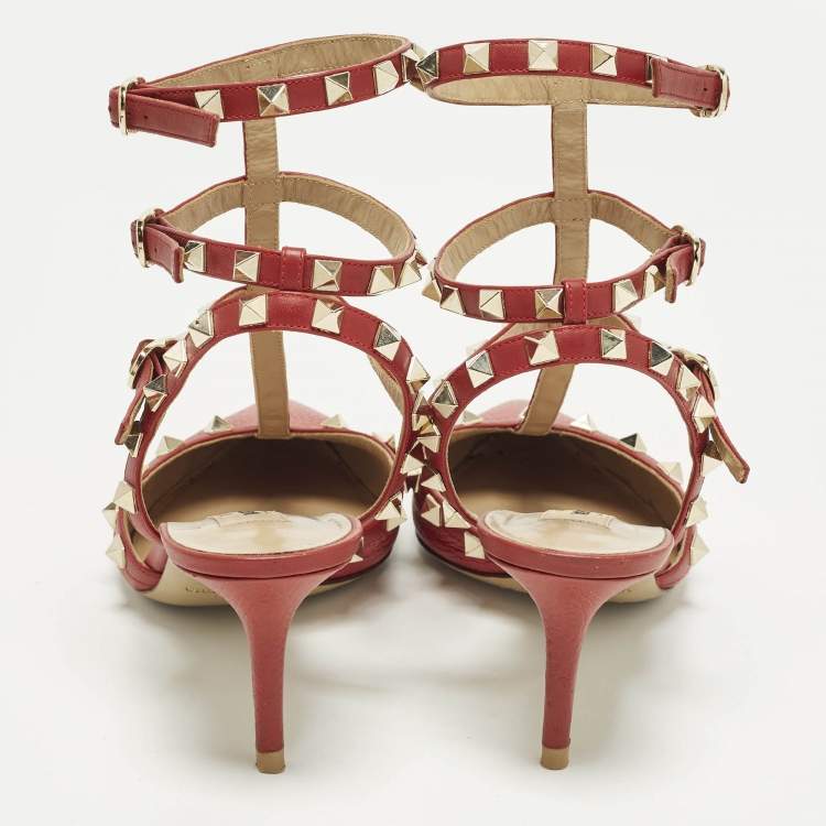 مملوكة مسبقًا Valentino Rockstud Size 39 Red Leather Ankle Strap Pumps