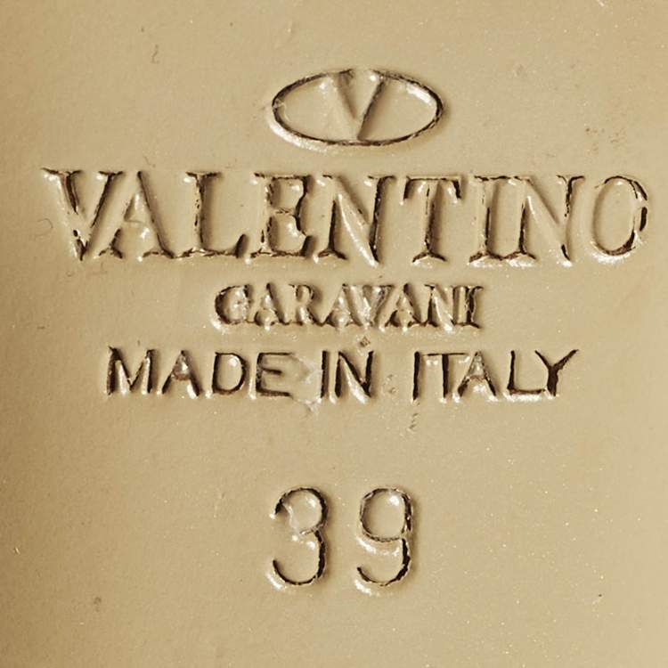 مملوكة مسبقًا Valentino Rockstud Size 39 Red Leather Ankle Strap Pumps