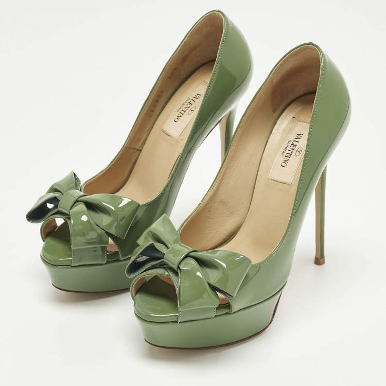 مملوكة مسبقًا Valentino Couture Size 36.5 Green Patent Leather Bow Peep Toe Platform Pumps