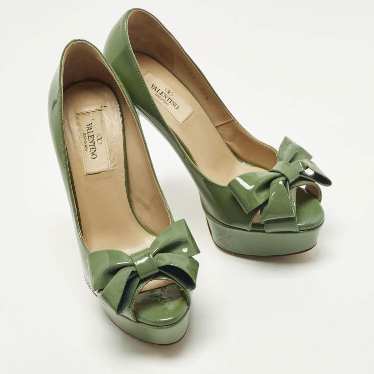 مملوكة مسبقًا Valentino Couture Size 36.5 Green Patent Leather Bow Peep Toe Platform Pumps