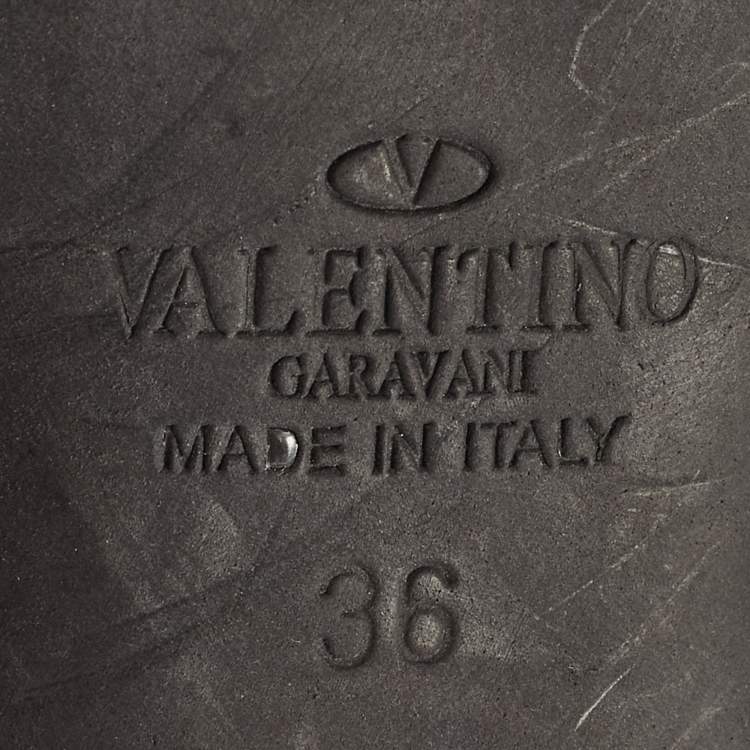 مملوكة مسبقًا Valentino Rockstud Caged Size 36 Off White/Black Leather Pumps