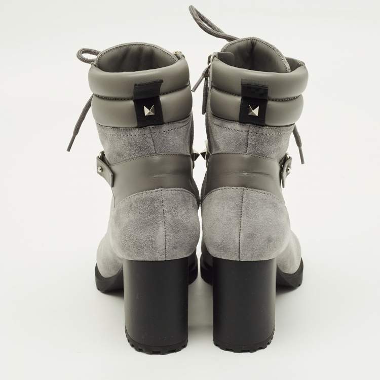 مملوكة مسبقًا Valentino Rockstud Size 39 Grey Leather and Suede Combat Boots