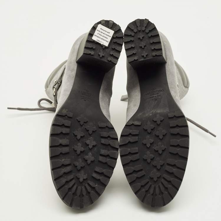 مملوكة مسبقًا Valentino Rockstud Size 39 Grey Leather and Suede Combat Boots