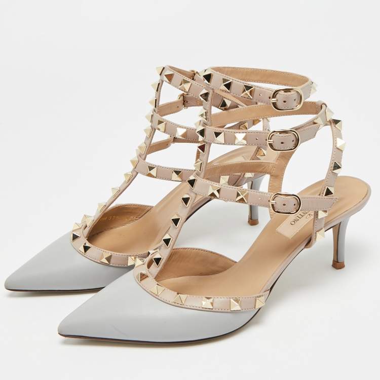 مملوكة مسبقًا Valentino Rockstud Caged Size 37.5 Light Blue/Beige Leather Pumps