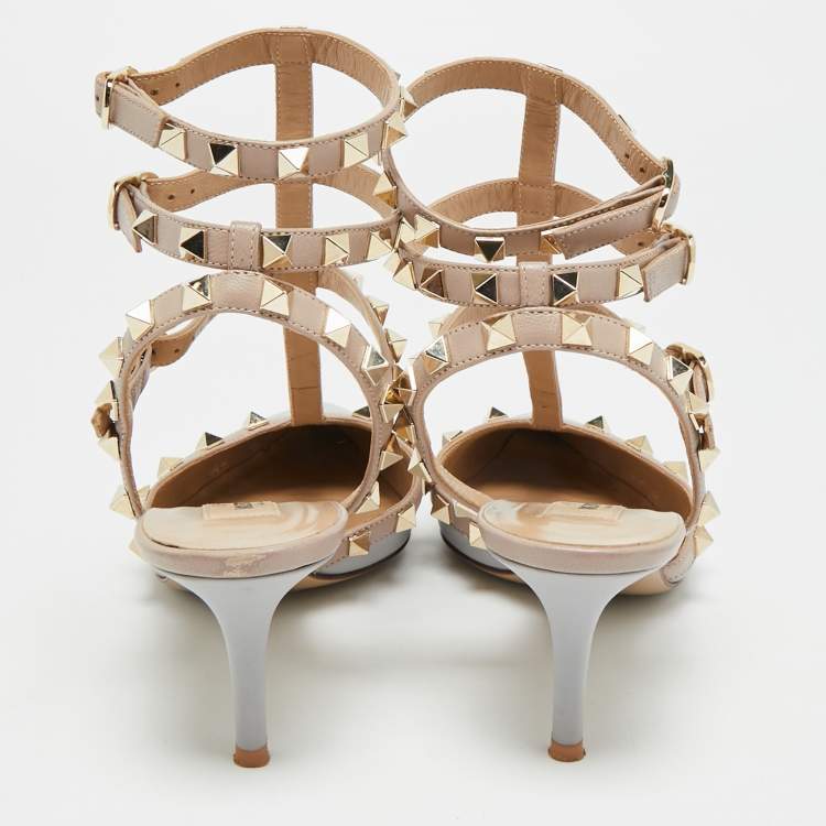 مملوكة مسبقًا Valentino Rockstud Caged Size 37.5 Light Blue/Beige Leather Pumps