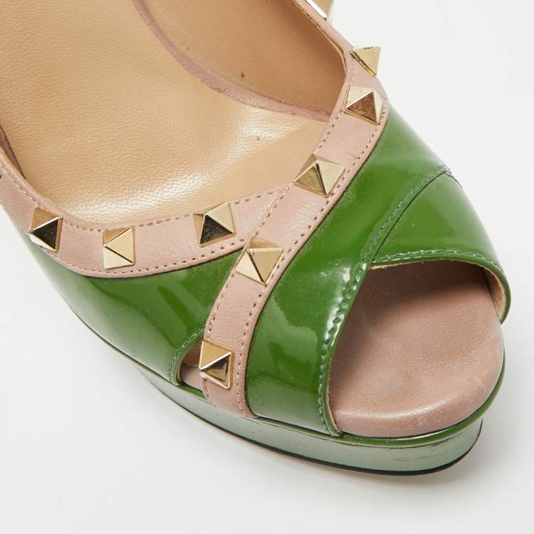 Pre Owned Valentino Rockstud Size 41 Green/Biege Patent and Leather Peep Toe Pumps