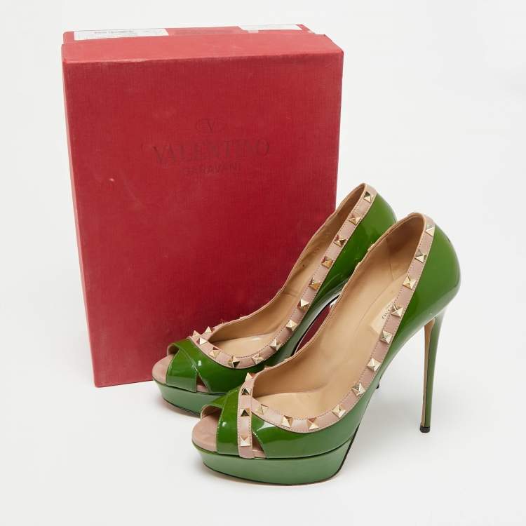 Pre Owned Valentino Rockstud Size 41 Green/Biege Patent and Leather Peep Toe Pumps