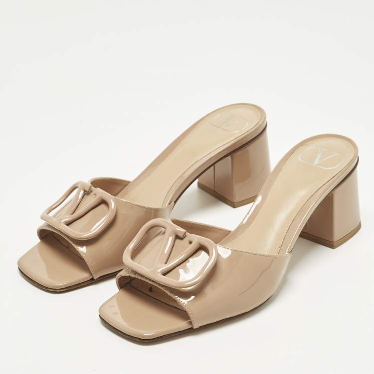 Pre Owned Valentino VLogo Size 36 Beige Patent Leather Slide Sandals