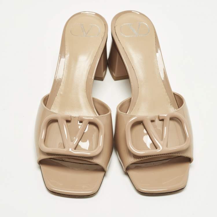 Pre Owned Valentino VLogo Size 36 Beige Patent Leather Slide Sandals
