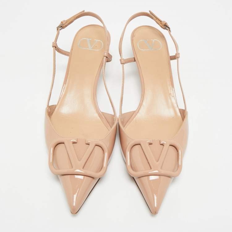 مملوكة مسبقًا Valentino VLogo Size 38 Beige Patent Leather Slingback Pumps