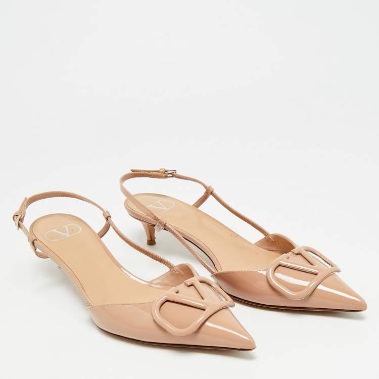 مملوكة مسبقًا Valentino VLogo Size 38 Beige Patent Leather Slingback Pumps