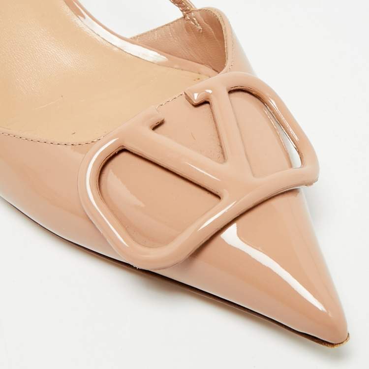 مملوكة مسبقًا Valentino VLogo Size 38 Beige Patent Leather Slingback Pumps