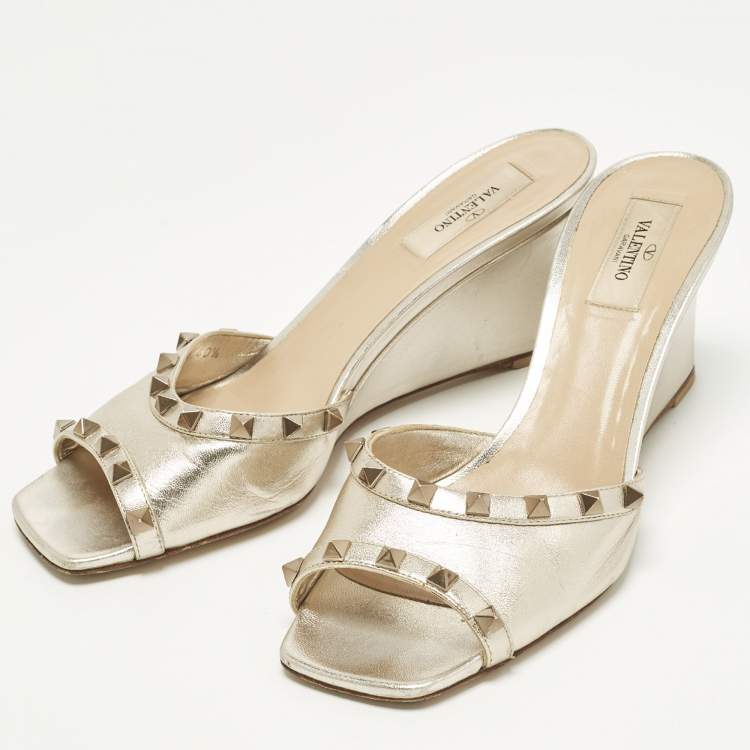 Pre Owned Valentino Rockstud Size 40.5 Metallic Leather Wedge Sandals