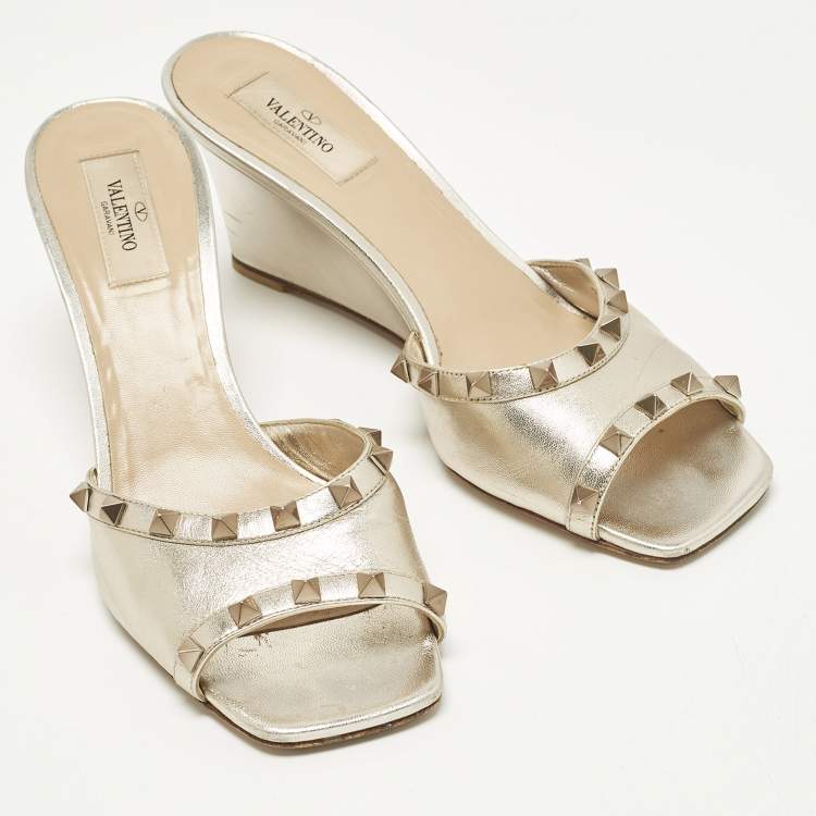 Pre Owned Valentino Rockstud Size 40.5 Metallic Leather Wedge Sandals