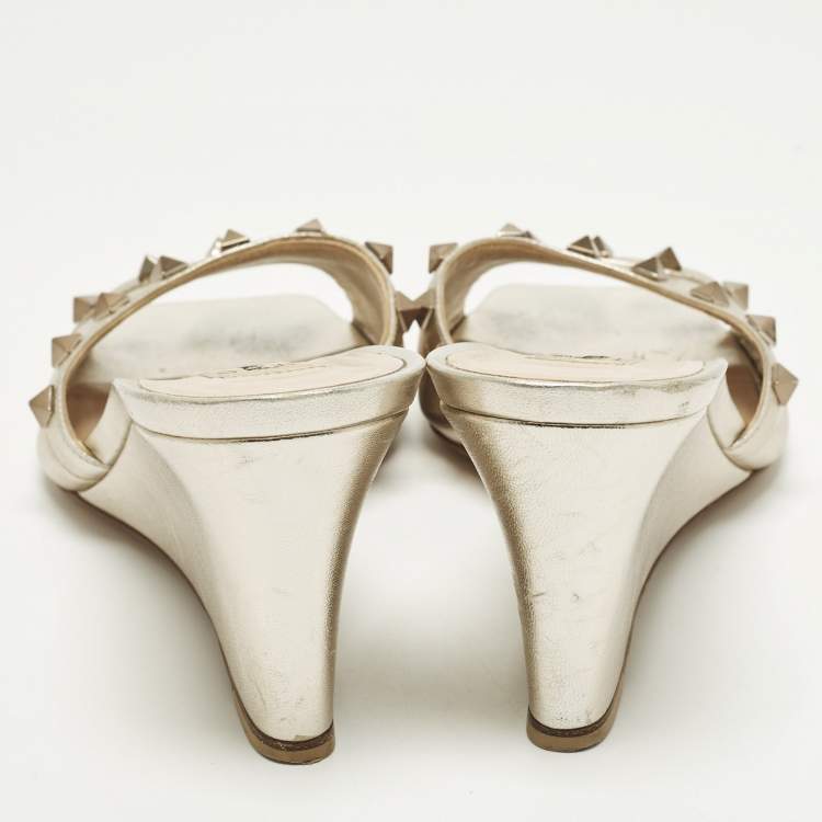 Pre Owned Valentino Rockstud Size 40.5 Metallic Leather Wedge Sandals