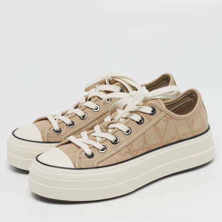 مملوكة مسبقًا Valentino Iconographe Size 38 Beige Canvas and Leather Lace Up Sneakers