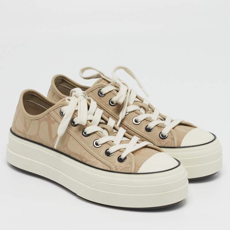 مملوكة مسبقًا Valentino Iconographe Size 38 Beige Canvas and Leather Lace Up Sneakers