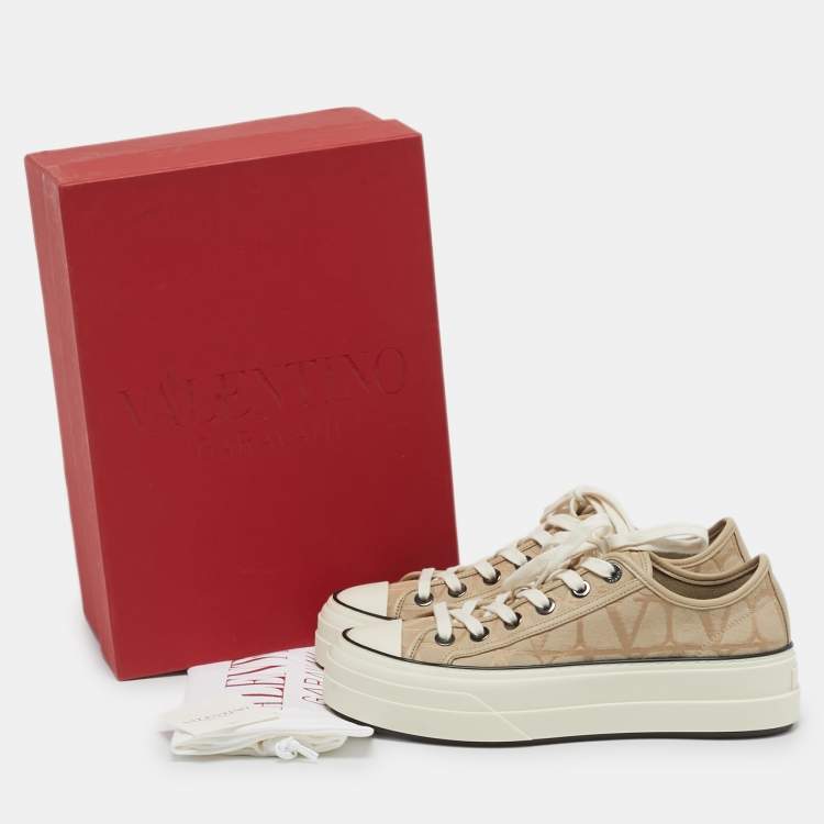 مملوكة مسبقًا Valentino Iconographe Size 38 Beige Canvas and Leather Lace Up Sneakers