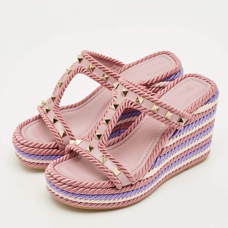 مملوكة مسبقًا Valentino Rockstud Size 36 Purple Leather Wedge Sandals