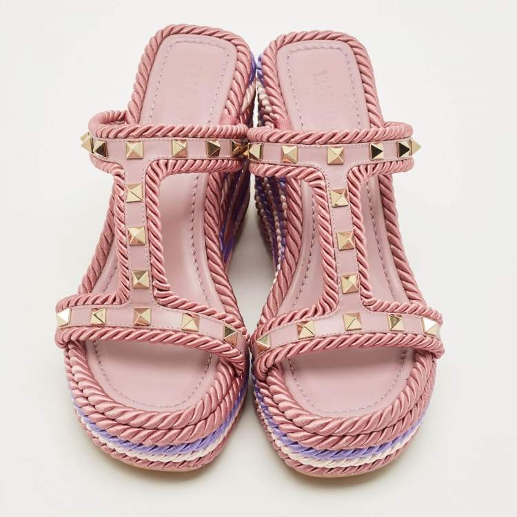 مملوكة مسبقًا Valentino Rockstud Size 36 Purple Leather Wedge Sandals