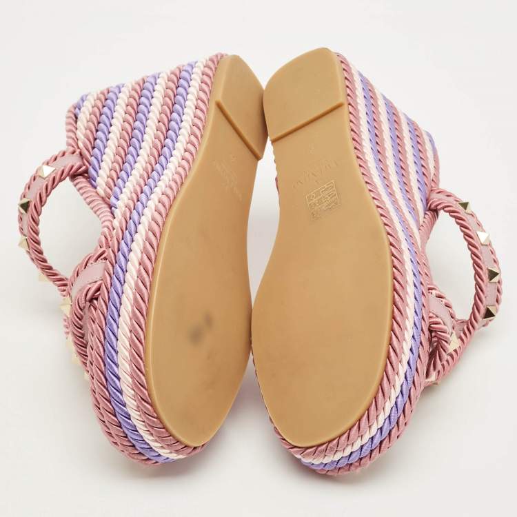 مملوكة مسبقًا Valentino Rockstud Size 36 Purple Leather Wedge Sandals