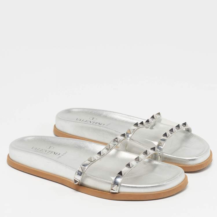 مملوكة مسبقًا Valentino  Size 37 Silver/Transperent Leather And PVC Rockstud Flat Slides