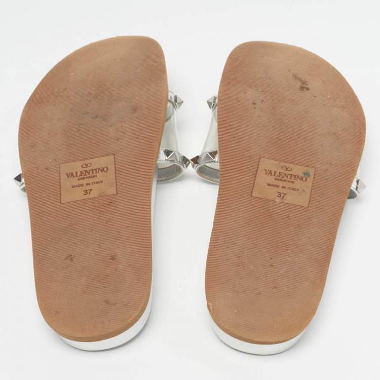 مملوكة مسبقًا Valentino  Size 37 Silver/Transperent Leather And PVC Rockstud Flat Slides