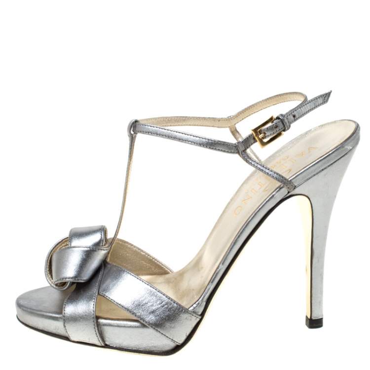 Pre Owned Valentino Metallic Silver Leather Knotted T-Strap Sandals Size 36.5