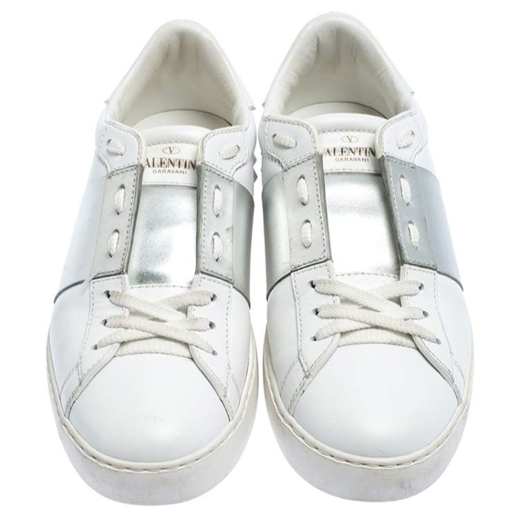 مملوكة مسبقًا Valentino White/Metallic Silver Band Leather Open Low Top Sneakers Size 37.5