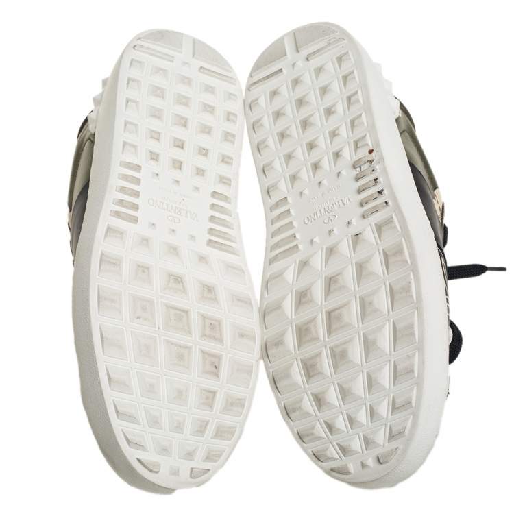 مملوكة مسبقًا Valentino Black/Army Green Floral Printed Leather Rockstud Low Top Sneakers Size 38.5