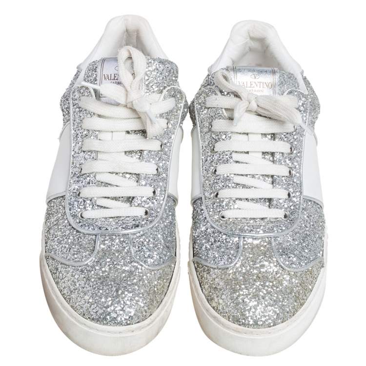 مملوكة مسبقًا Valentino Silver/White Glitter and Leather Fly Crew Low Top Sneakers Size 40
