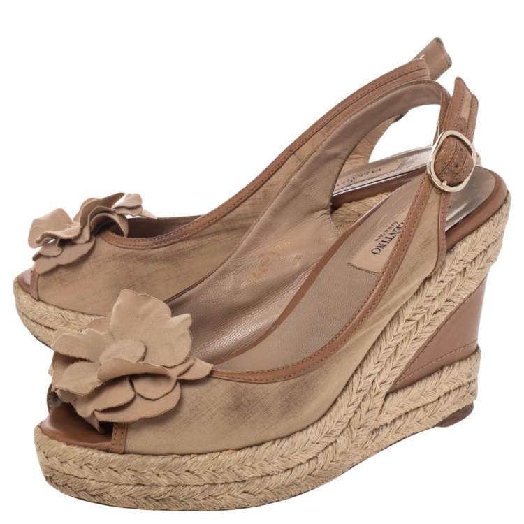 Pre Owned Valentino Beige Fabric And Leather Flower Platform Espadrille Wedge Slingback Sandals Size 37.5