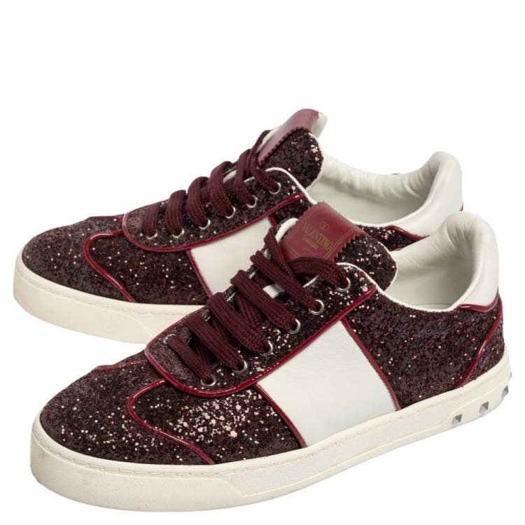 مملوكة مسبقًا Valentino Red/White Leather and Glitter Rockstud Low Top Sneakers Size 37.5