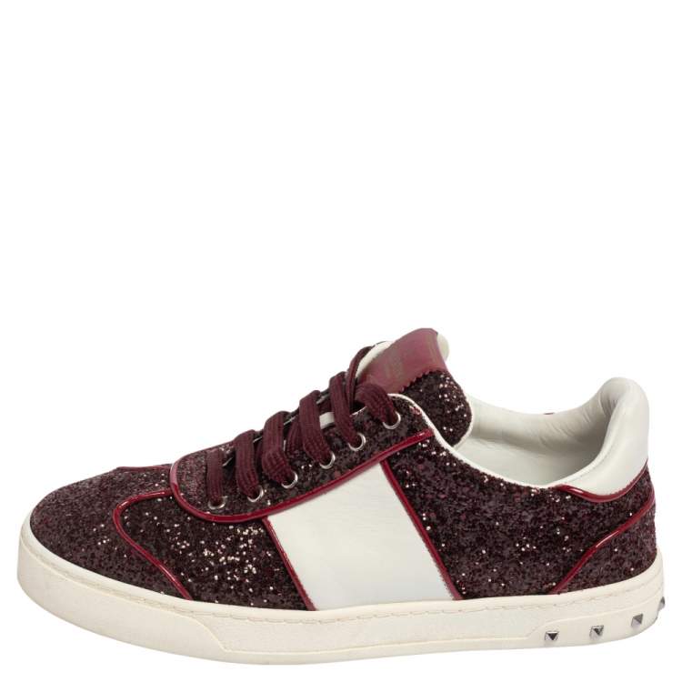 مملوكة مسبقًا Valentino Red/White Leather and Glitter Rockstud Low Top Sneakers Size 37.5