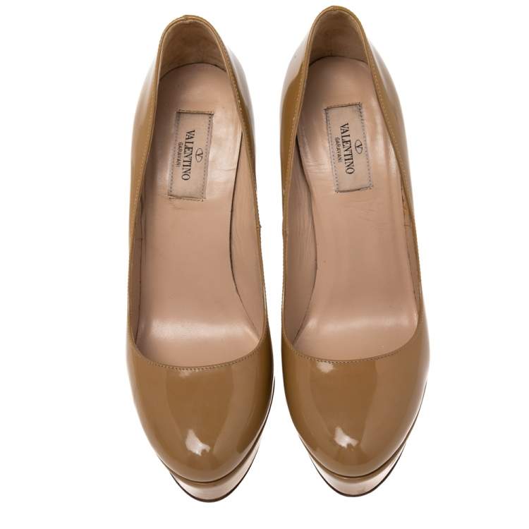 Pre Owned Valentino Beige Patent Leather Platform Pumps Size 39.5