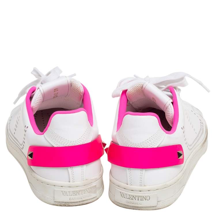 مملوكة مسبقًا Valentino White/Pink Leather  V-Logo Sneakers Size 39