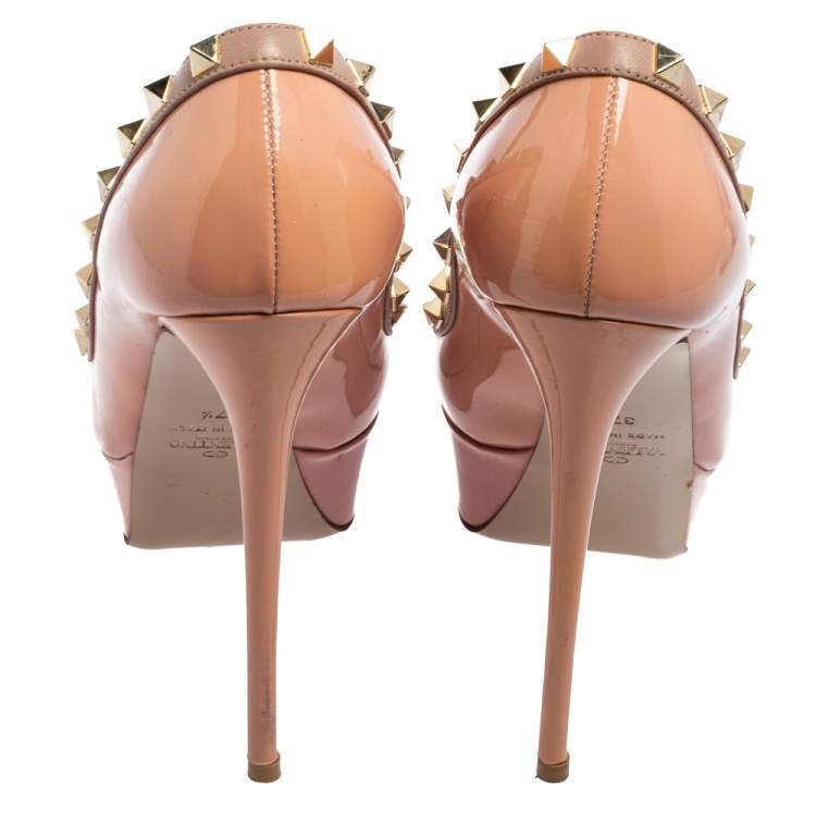 مملوكة مسبقًا Valentino Pink/Beige Leather Studded Peep Toe Platform Pumps Size 37.5