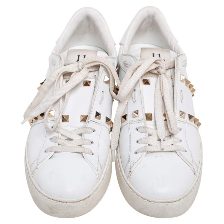 مملوكة مسبقًا Valentino White Leather Rockstud Untitled Low Top Sneakers Size 39