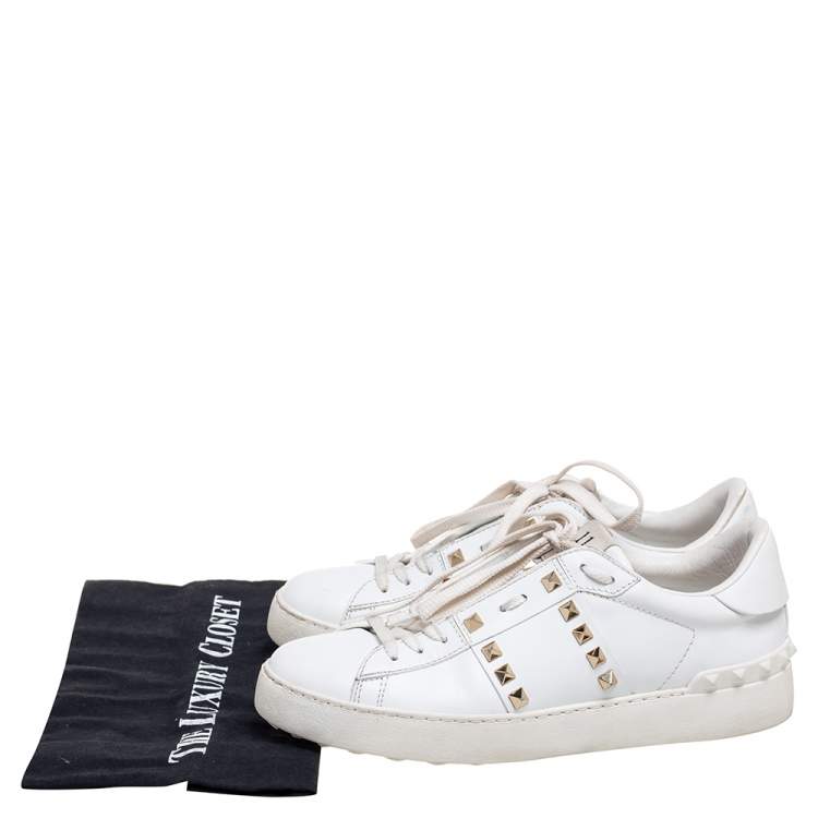 مملوكة مسبقًا Valentino White Leather Rockstud Untitled Low Top Sneakers Size 39