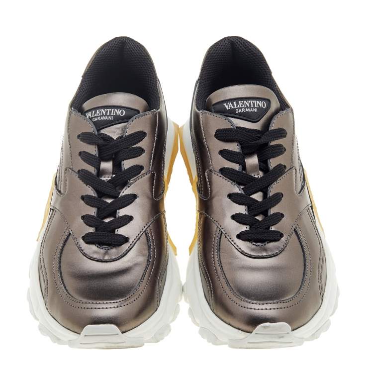مملوكة مسبقًا Valentino Metallic Leather Lace Up Sneakers Size 36