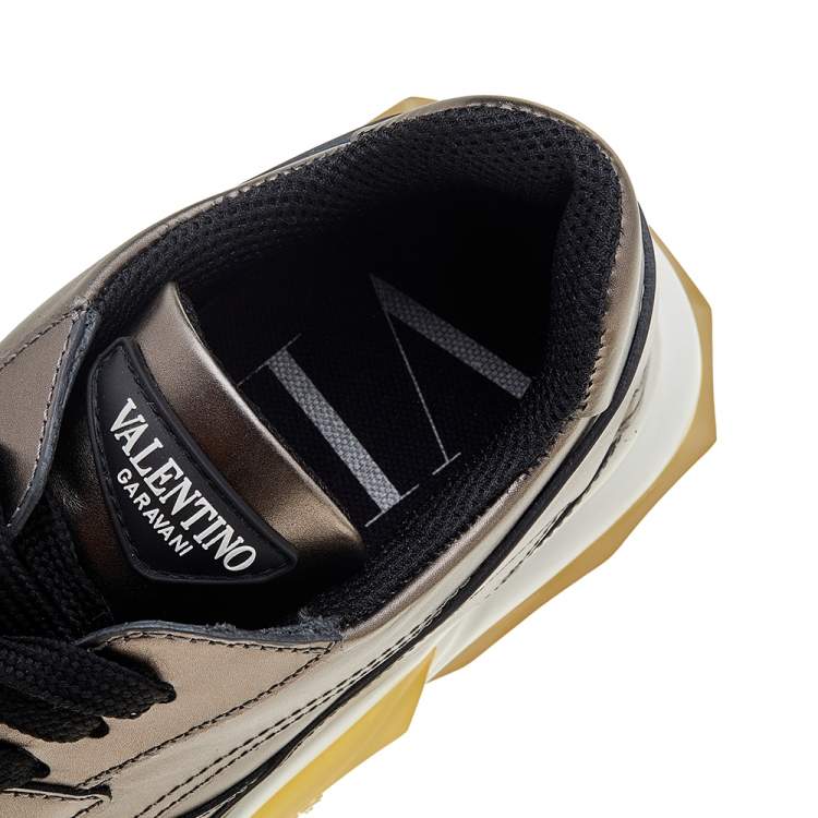 مملوكة مسبقًا Valentino Metallic Leather Lace Up Sneakers Size 36