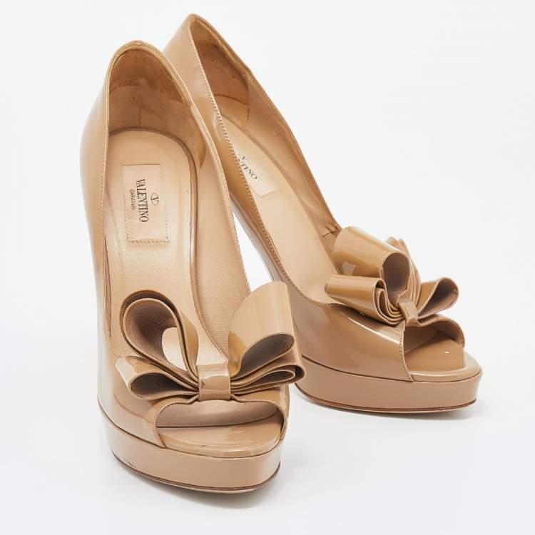 Pre Owned Valentino Beige Patent Leather Bow Peep Toe Platform Pumps Size 39