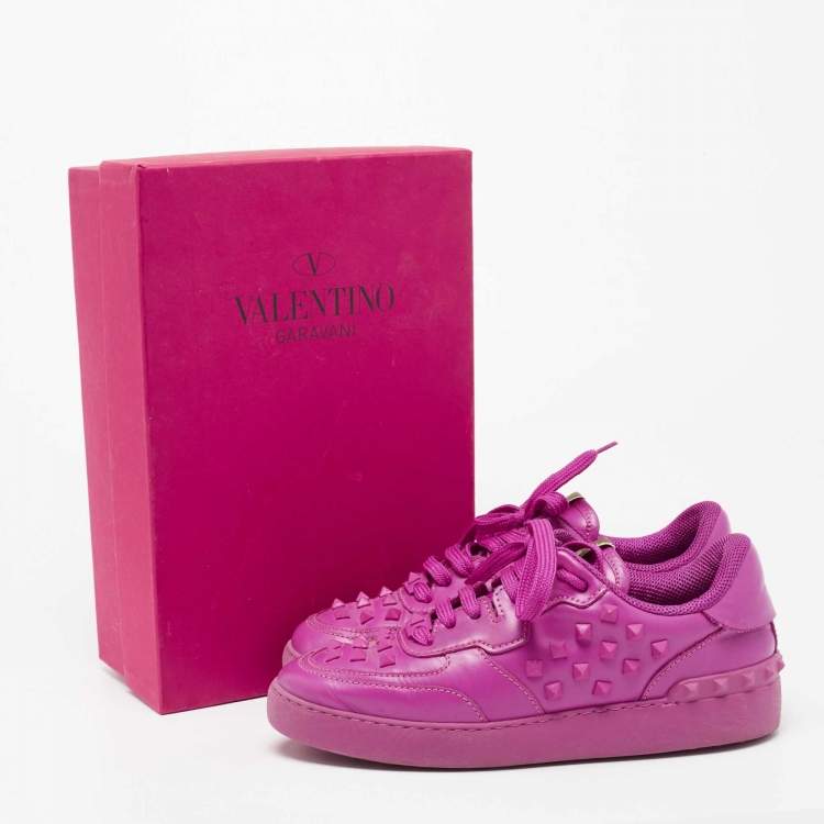مملوكة مسبقًا Valentino Shocking Pink Leather Rockstud Lace Up Sneakers Size 38