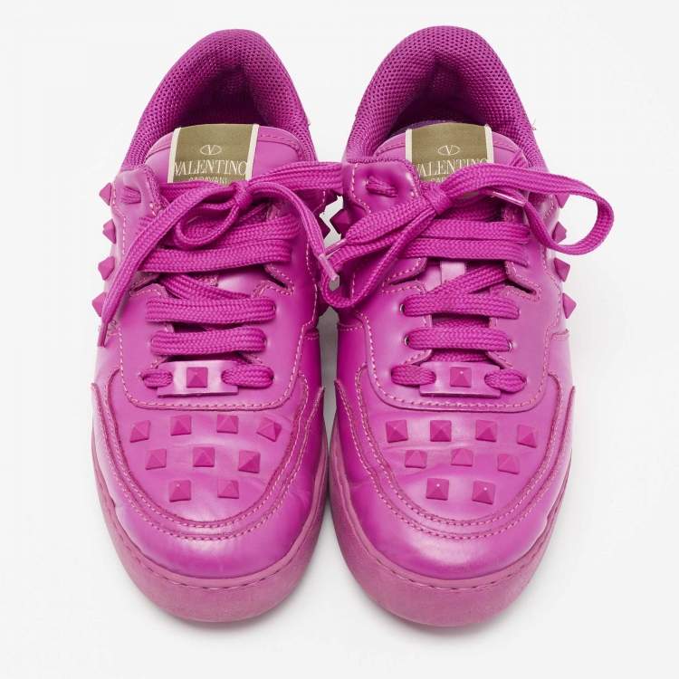 مملوكة مسبقًا Valentino Shocking Pink Leather Rockstud Lace Up Sneakers Size 38