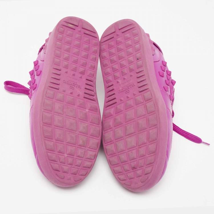 مملوكة مسبقًا Valentino Shocking Pink Leather Rockstud Lace Up Sneakers Size 38