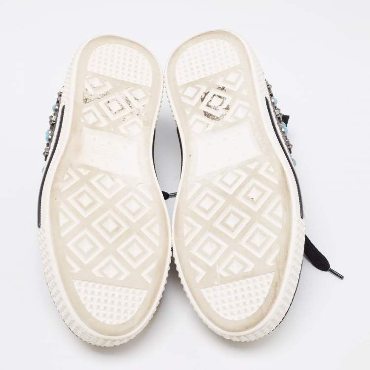 مملوكة مسبقًا Valentino Black Leather Star Studded Low Top Sneakers Size 36