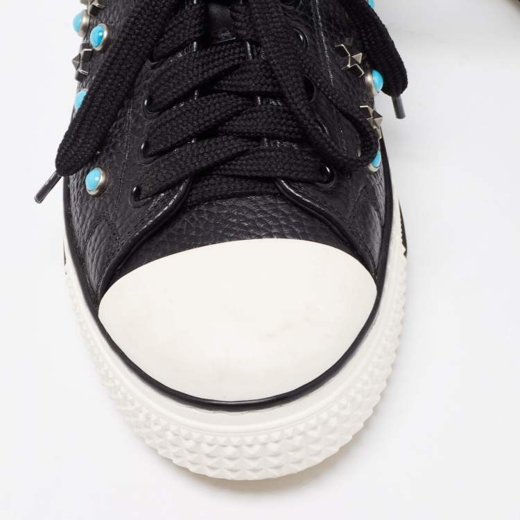 مملوكة مسبقًا Valentino Black Leather Star Studded Low Top Sneakers Size 36