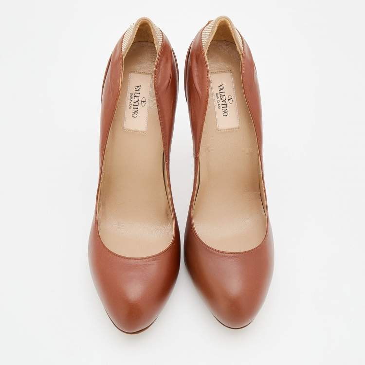 Pre Owned Valentino Brown Leather Round Toe Platform Pumps Size 40