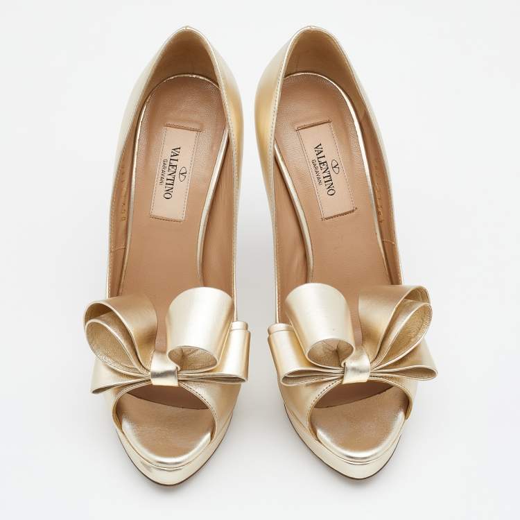 Pre Owned Valentino Metallic Gold Leather Bow Peep Toe Platform Pumps Size 36.5